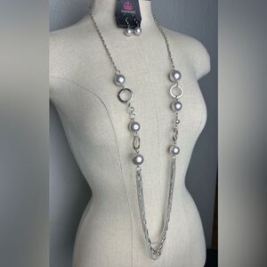 Paparazzi Silver and Gray Necklace Set